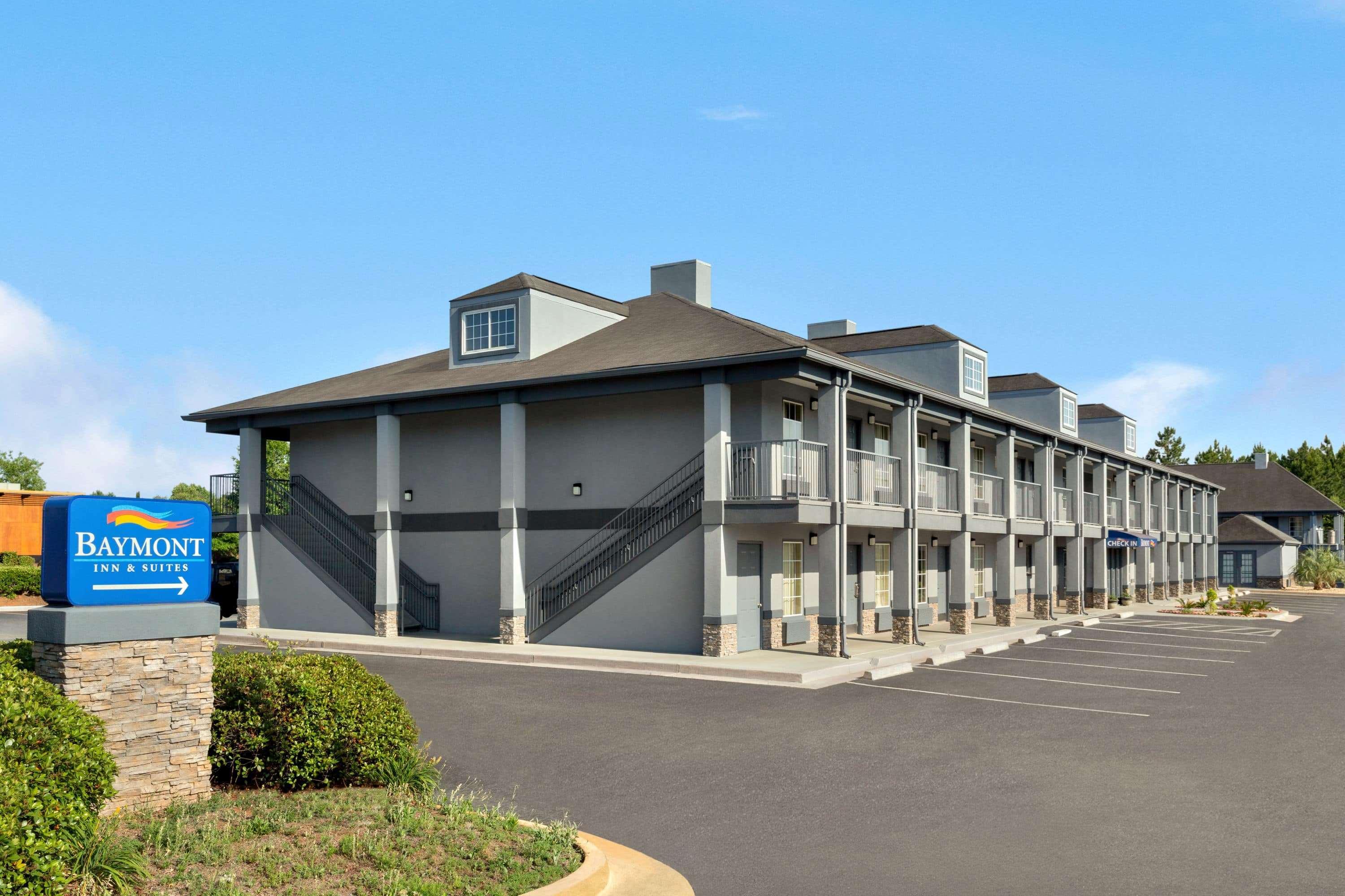 Baymont By Wyndham Warner Robins Motel Exterior photo